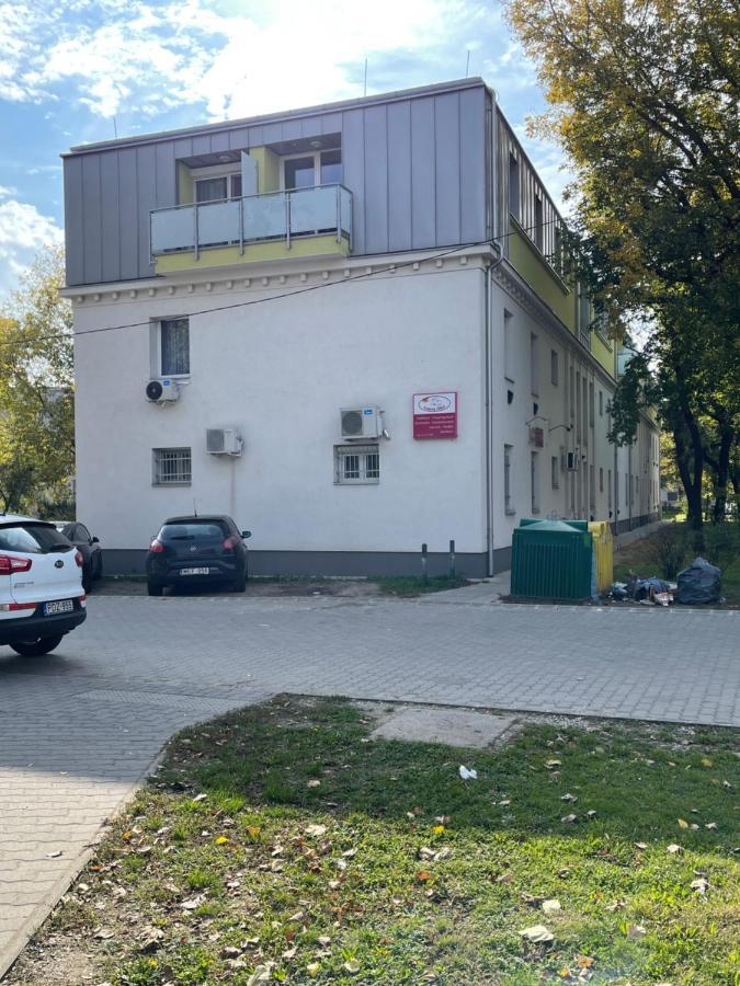 Stilusos Lakas Ingyenes Parkolassal Debrecen Extérieur photo